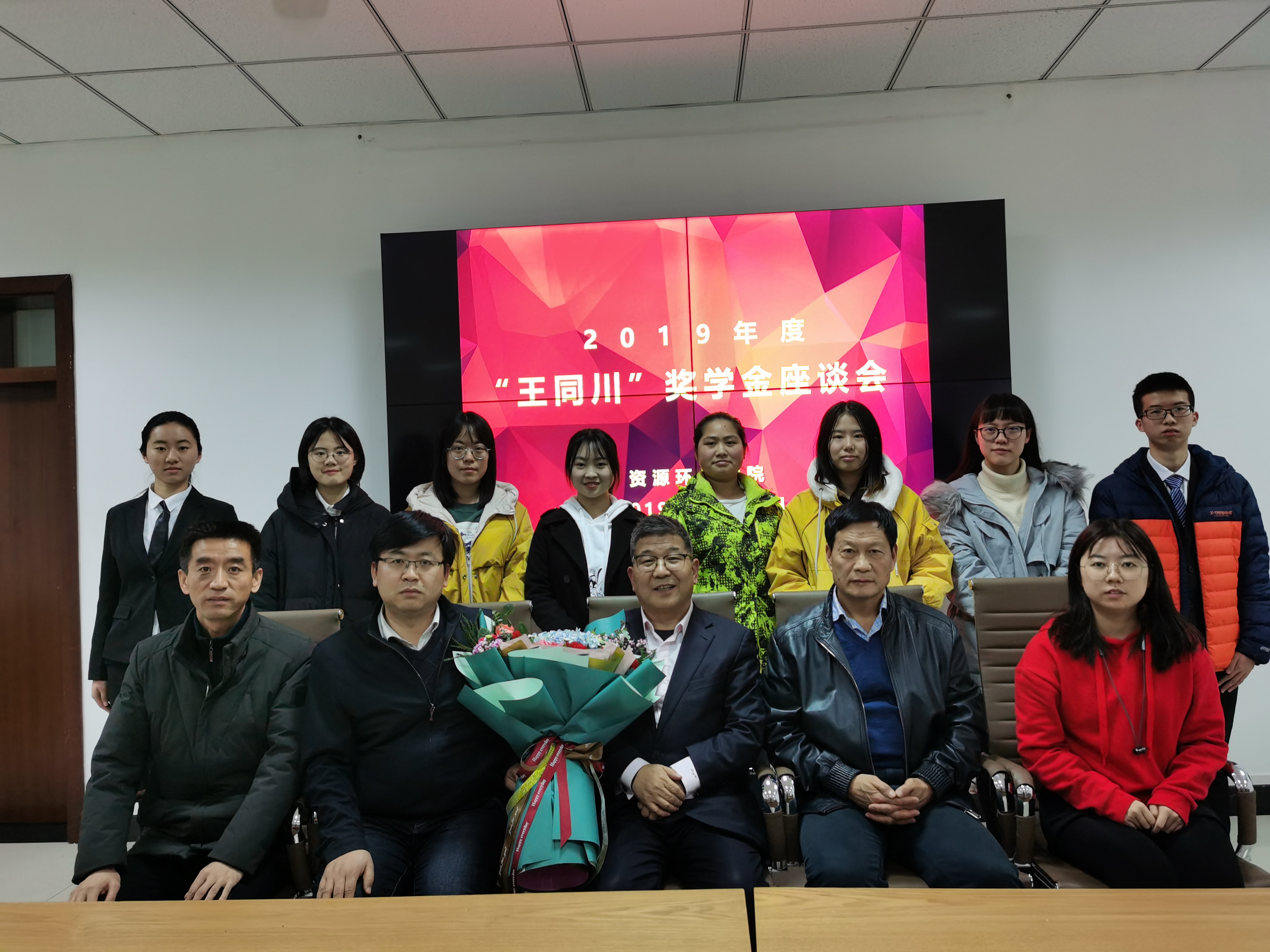 6bbd3d2e932341949d724316e43700c5.jpg 6bbd3d2e932341949d724316e43700c5.jpg