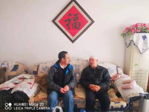 be0cdc41806c48bc8fe782bf6d644d72.jpg 5吕家珑院长看望慰问李岗教授.jpg