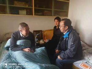 d653cb351edf44928145e4de4cf30840.jpg 1吕家珑院长看望慰问李生秀教授.jpg