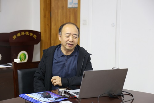 f7bdefb48e53438782ebae7c1680c0e0.jpg 高永作报告.JPG