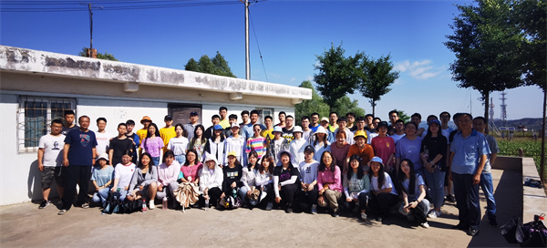 ecb9456174d94500893d367cd0e4262a.jpg 第二篇图1安塞水保站留影.jpg