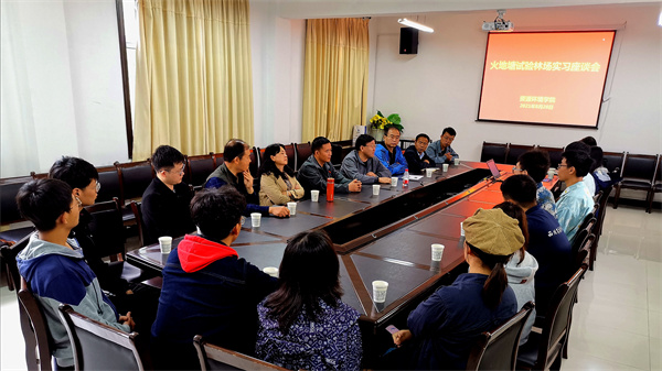 45e372e921874ccda0ad41b1f8facb66.jpg 座谈会会场.jpg