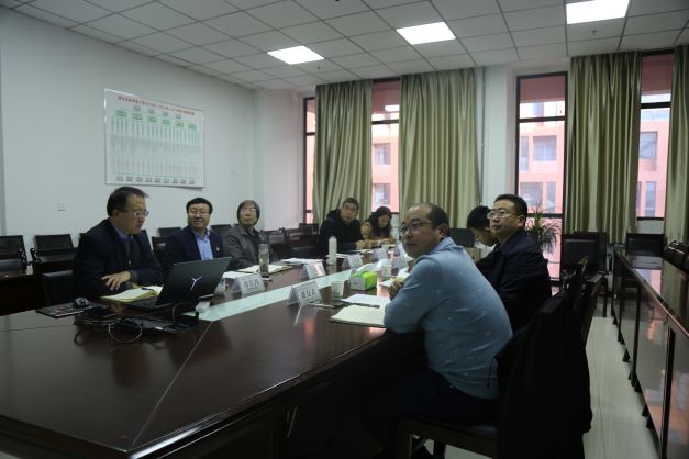 4ec668d51aa8459ca5838ec4cdc721bb.jpg 座谈会现场2.JPG