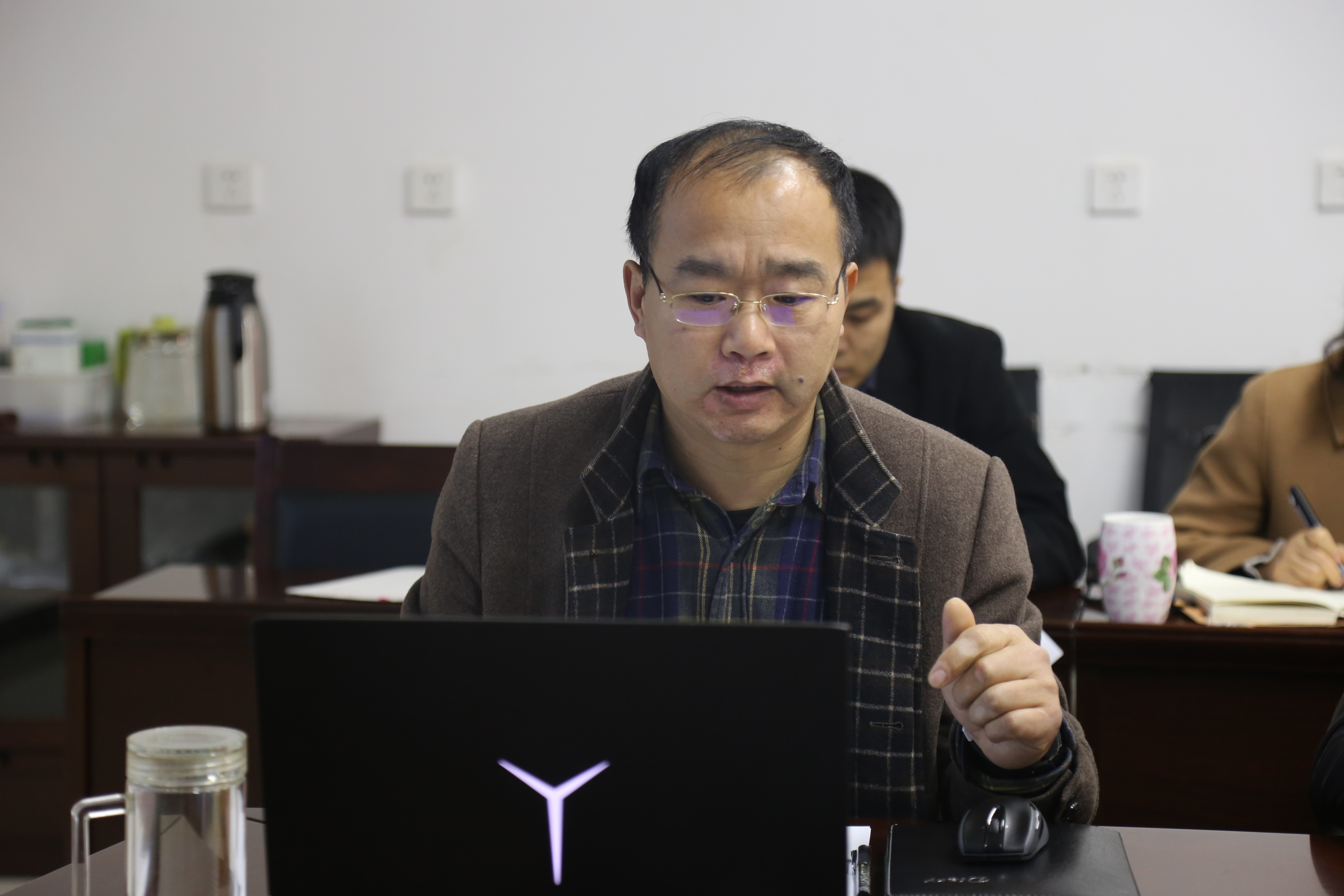 b6387f63b9654a2a9ce1802eab273195.jpg b6387f63b9654a2a9ce1802eab273195.jpg